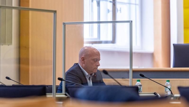 Joachim Wolbergs, Ex-Oberbürgermeister von Regensburg, sitzt im Verhandlungssaal des Landgerichts hinter Trennwänden aus Plexiglas. Foto: Armin Weigel/dpa/Archivbild Joachim Wolbergs, Ex-Oberbürgermeister von Regensburg, sitzt im Verhandlungssaal des Landgerichts hinter Trennwänden aus Plexiglas. Foto: Armin Weigel/dpa/Archivbild