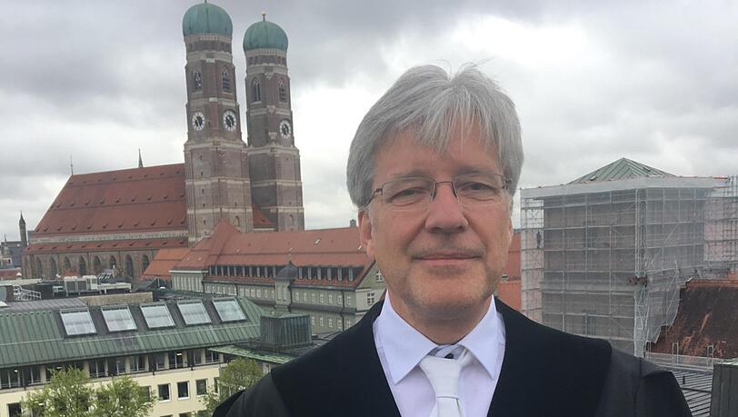Klaus-Peter Jüngst - hier noch in Dienstkleidung. Klaus-Peter Jüngst - hier noch in Dienstkleidung.