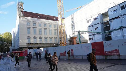Die Alte Akademie soll in neuem Glanz erstrahlen, doch es gibt Bauverzögerungen.