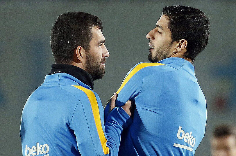Luis Suarez (rechts) und Arda Turan im Training. Der Türke ist der neue Teamkollege des Uruguayers beim FC Barcelona.