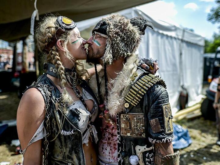 Kostüm-Künstler der "Wasteland Warriors" beim Wacken Open Air.