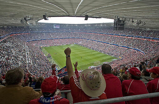 Der FC Bayern bekommt für das Heimspiel gegen Mainz 05 einen neuen Rasen. Zwei Tage werden in der Allianz Arena 8.000 Quadratmeter Rasen wieder Bundesligatauglich gemacht.