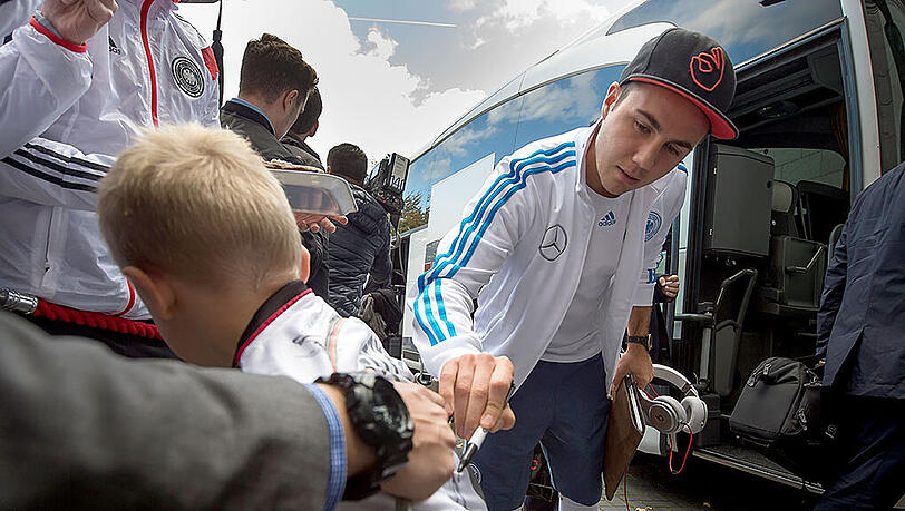 Bis zur Winterpause muss der FC Bayern ohne Mittelfeldspieler Mario Götze auskommen. Bis zur Winterpause muss der FC Bayern ohne Mittelfeldspieler Mario Götze auskommen.