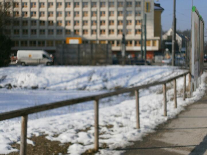 Hier blickt man von der anderen Seite in Richtung Sixt-Filiale.