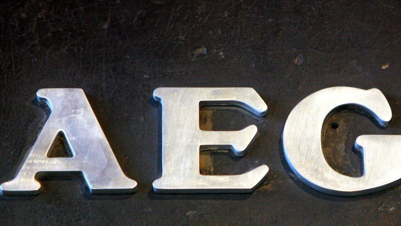 Den einstigen Weltkonzern AEG gibt es schon seit mehr als 20 Jahren nicht mehr. Doch das markante Logo des Konzerns findet sich noch heute auf Hausgeräten wie Staubgsauger. Den einstigen Weltkonzern AEG gibt es schon seit mehr als 20 Jahren nicht mehr. Doch das markante Logo des Konzerns findet sich noch heute auf Hausgeräten wie Staubgsauger.