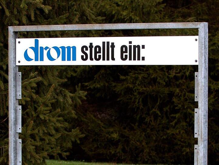 Keine Hinweise auf verfügbare Jobs gibt dieses Schild beim Dufthersteller "Drom" in Baierbrunn. Foto: Stephan Jansen/Archiv