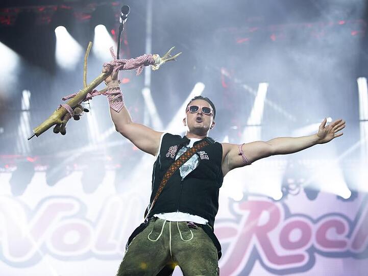 Andreas Gabalier tritt am 6. August auf der Mega-Bühne auf.