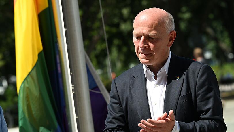 Berlins Regierender B&uuml;rgermeister Kai Wegner (CDU) ist wegen falscher Angaben zu seinem Krisenmanagement beim Stromausfall in der Kritik.