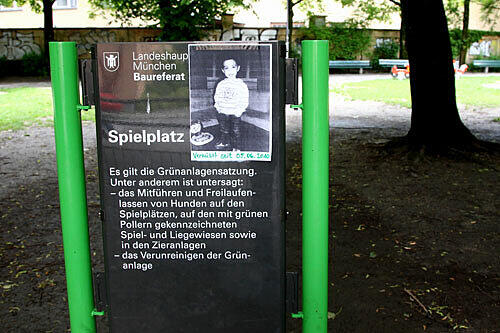 Mit Fotos suchten Polizei und Angehörige nach dem kleinen Tugra