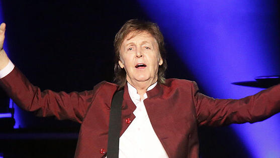 Wenig in der Welt des Rock ist so berühmt wie dieser Höfner-Bass. Defintiv berühmter ist allerdings der Herr dahinter: Paul McCartney. Wenig in der Welt des Rock ist so berühmt wie dieser Höfner-Bass. Defintiv berühmter ist allerdings der Herr dahinter: Paul McCartney.