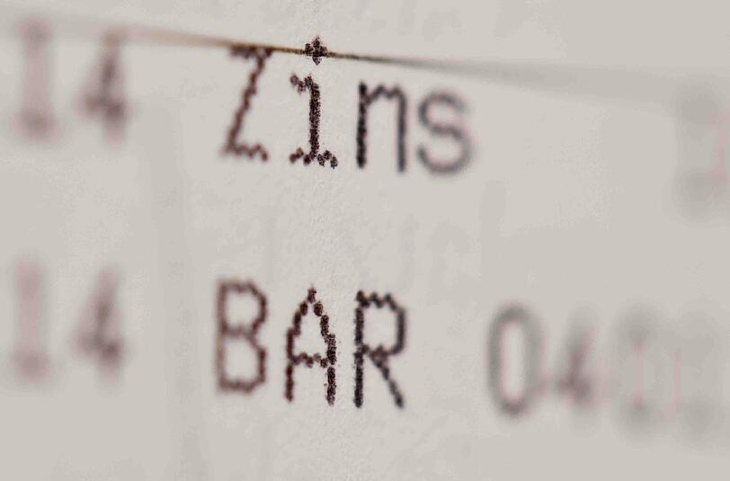 "Das gefühlt ewige Zinstief lässt die Ertragsbasis der Institute langsam aber sicher erodieren", warnt Hufeld, Präsident der Bundesanstalt für Finanzdienstleistungsaufsicht. Foto: Daniel Karmann/Symbolbild