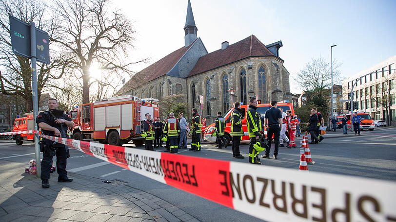 Ein Lkw ist in der Innenstadt von Münster in eine Menschenmenge gefahren. Die Bilder vom Einsatz der Polizei- und Rettungskräfte.