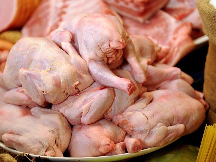 Rohes Hähnchenfleisch.