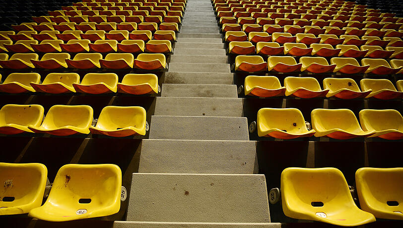 Leere Ränge im Signal Iduna Park in Dortmund