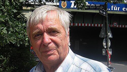 Peter Altschmied: Er liegt mit der Stadt und der Polizei seit langem im Clinch. Peter Altschmied: Er liegt mit der Stadt und der Polizei seit langem im Clinch.