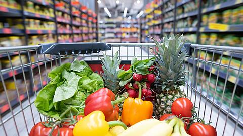 Auch im Supermarkt wurde in den vergangenen Monaten vieles teurer. Bei Obst und Gemüse fiel der Preisanstieg jedoch deutlich moderater aus als bei anderen Produkten.