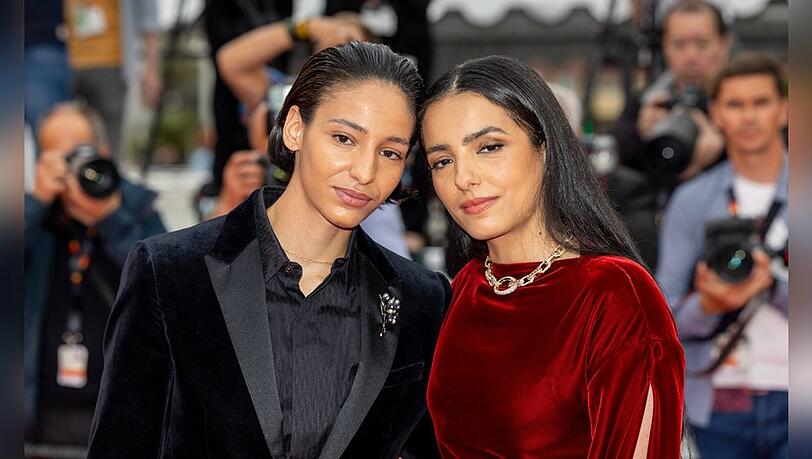 Regisseurin Hafsia Herzi und Hauptdarstellerin Nadia Melliti posieren bei der Premiere von "Die jüngste Tochter" in Cannes.