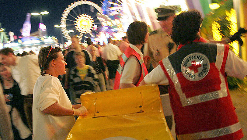 Zum Wohl! Damit es trotz Wiesn-Wahnsinn beim körperlichen Wohl bleibt, gibt das BRK in der AZ Gesundheits-Tipps. Zum Wohl! Damit es trotz Wiesn-Wahnsinn beim körperlichen Wohl bleibt, gibt das BRK in der AZ Gesundheits-Tipps.