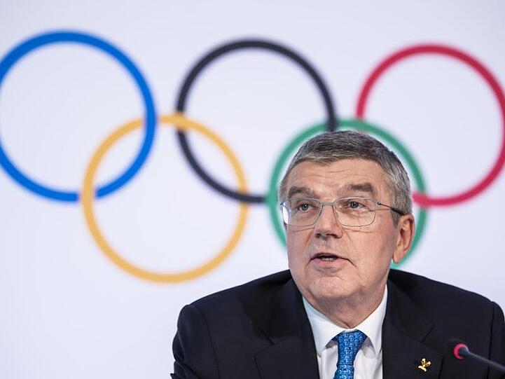 hält das Festhalten an der planmäßigen Austragung der Olympischen Spiele für gerechtfertigt: IOC-Chef Thomas Bach.