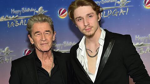 Peter Maffay mit seinem Sohn Yaris (r.) in Berlin.