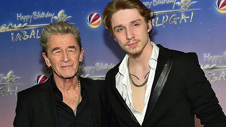Peter Maffay mit seinem Sohn Yaris (r.) in Berlin.