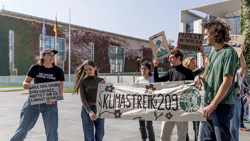In Deutschland ruft Fridays for Future heute zu über 100 Demonstationen auf. In Berlin soll der Klimaprotest vor dem Kanzleramt stattfinden, in München am Königsplatz. (Archivbild)
