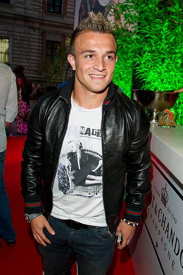 Shaqiri vom FC Bayern in schicker Lederjacke
