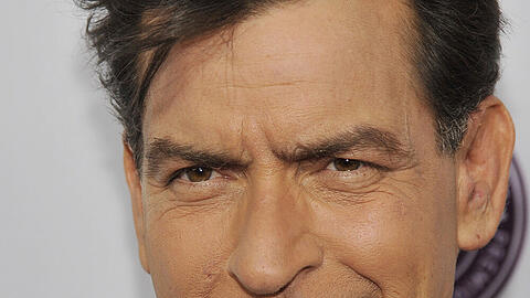 Porno-Stars, Dreier und ein Bond-Girl: So heiß liebt Charlie Sheen