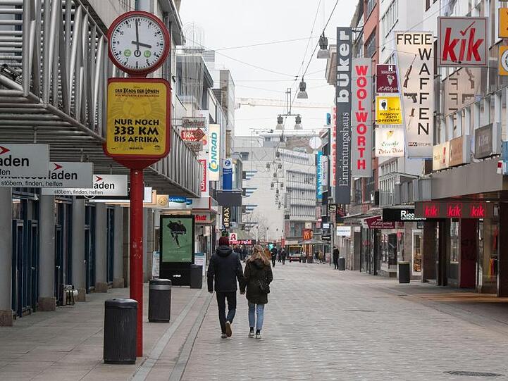 Kaum Betrieb auf dem Westenhellweg, der größten Einkaufsstraße in Dortmund.