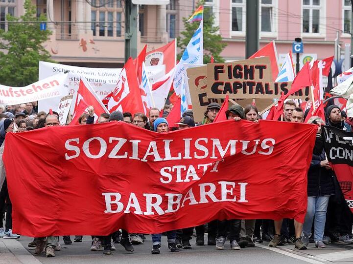 Die Demonstration zum 1. Mai am Doberaner Platz in Rostock. Der DGB Nord hat seine Mitglieder zur Teilnahme an den traditionellen 1.-Mai-Kundgebungen und Bürgerfesten in Mecklenburg-Vorpommern aufgerufen.