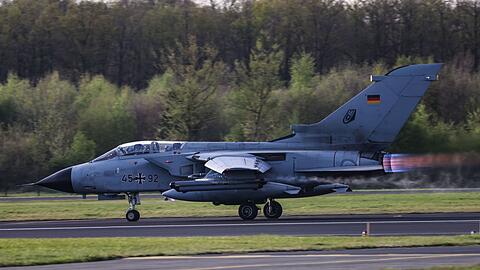 Zu den Militärausgaben zählen die Friedensforscher auch Aufwände für Personal, Militärhilfen sowie militärische Forschung und Entwicklung. (Symbolbild)