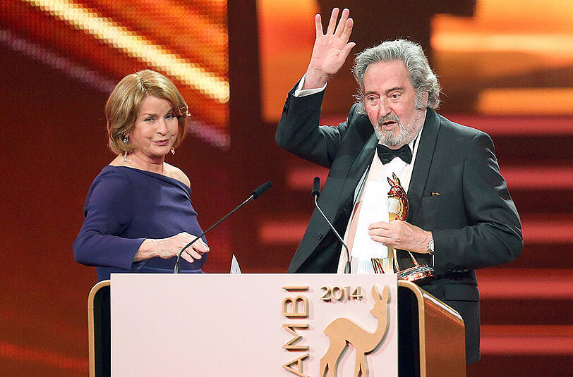 Ein letzter großer Auftritt: Helmut Dietl bekommt Mitte November 2014 von Schauspielerin Senta Berger ein Bambi für sein Lebenswerk.