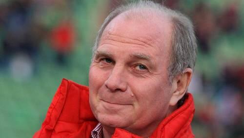 Uli Hoeneß fürchtet, der deutsche Fußball könnte ohne mehr Geld aus TV-Einnahmen international ins Hintertreffen geraten. Uli Hoeneß fürchtet, der deutsche Fußball könnte ohne mehr Geld aus TV-Einnahmen international ins Hintertreffen geraten.