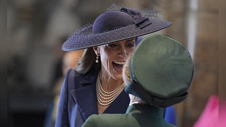 Prinzessin Kate und Prinzessin Anne konnten &uuml;ber ihre missratene Begr&uuml;&szlig;ung nur lachen.