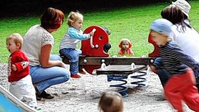 Familien mit Kindern schätzen Spielplätze und gute Freizeitmöglichkeiten in der näheren Umgebung ihrer Wohnung.