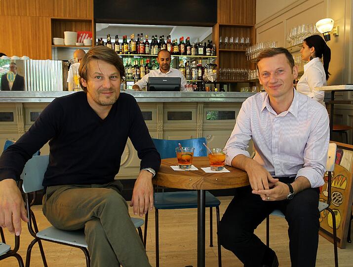 Gastronomisches Erfolgsduo: Albert Weinzierl (l.) und Rudi Kull in ihrem neuesten Baby - der &bdquo;Bar Giornale&ldquo;.