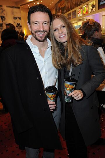 Smartes Paar: Oliver Berben und seine Freundin Katrin Kraus bei der Premiere im Mathäser.