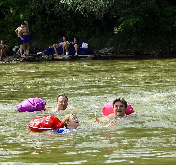 Ein gar wunderbares Treiben in der Isar.