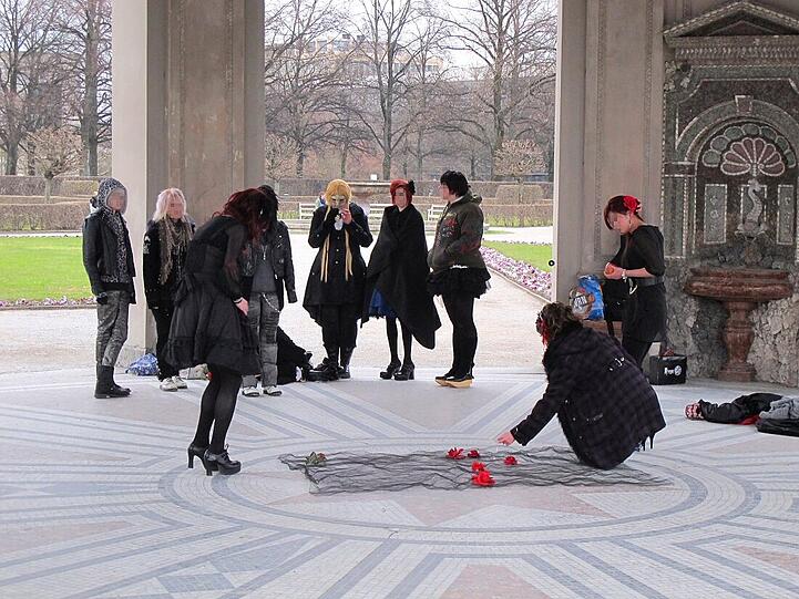 Maxvorstadt: Schwarzes Schauspiel im Dianatempel des Hofgartens.