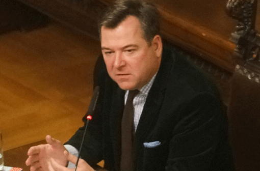 Der Versammlungsleiter: Bürgermeister Josef Schmid (CSU).