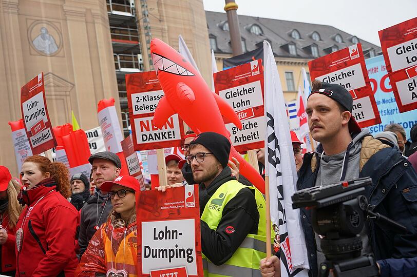 Bilder von der DGB-Kundgebung am Odeonsplatz.