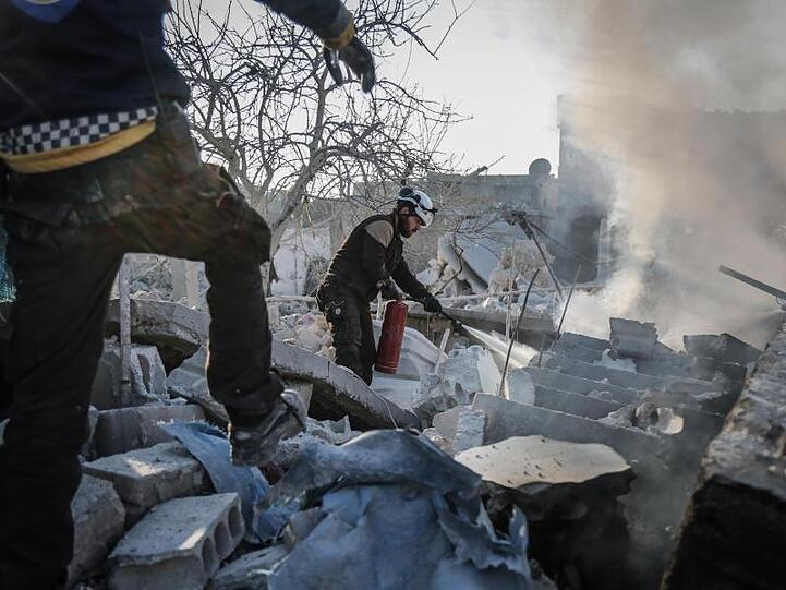 In der nordsyrischen Provinz Idlib gab es mehrere schwere Luftangriffe durch syrische Regierungstruppen.