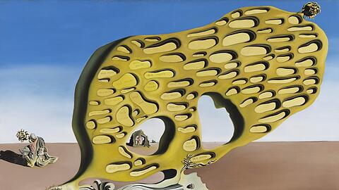 Exzentriker? Salvador Dalí posiert da in vorderster Reihe. Seine Auftritte waren grandios bis in die Schnurrbartspitzen. Das Gemälde "L'énigme du desir", das Geheimnis des Begehrens, ist 1929 entstanden.