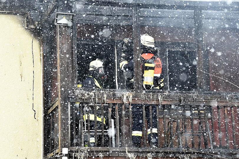 Am Donnerstagmorgen brannte es in einem Nebengebäude des Neubiberger Rathauses. Die Bilder.