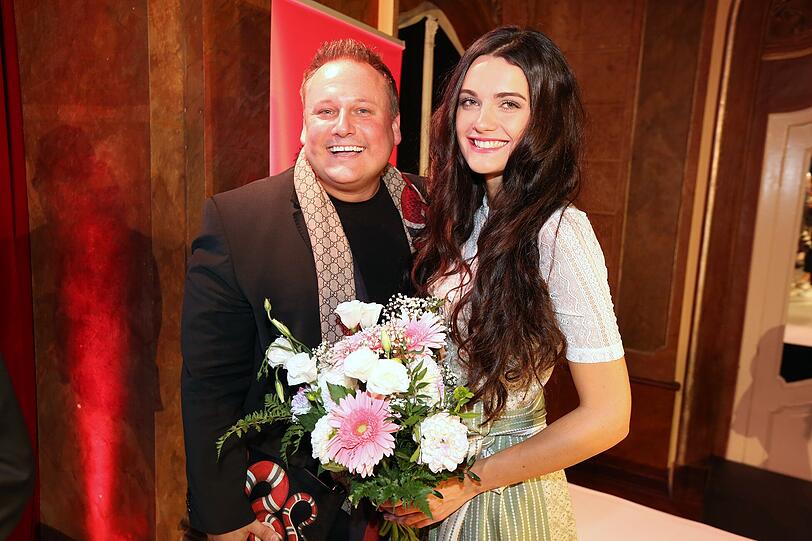 Der AZ-Modelcontest feiert Finale im Silbersaal des Deutschen Theaters. Am Ende war es Jeannie, die die Jury am meisten überzeugt hat. Die 23-Jährige ist die neue Schöne Münchnerin. Die Bilder des Galaabends zum Durchklicken.