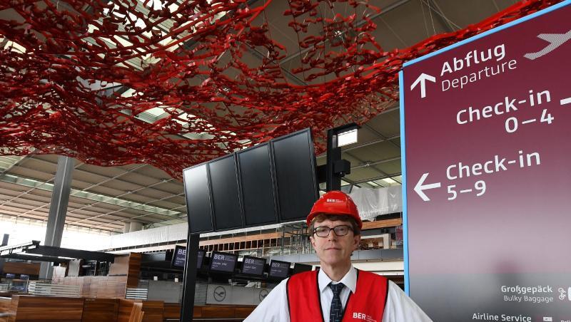 Flughafenchef Engelbert Lütke Daldrup in einem Terminal des BER. Flughafenchef Engelbert Lütke Daldrup in einem Terminal des BER.