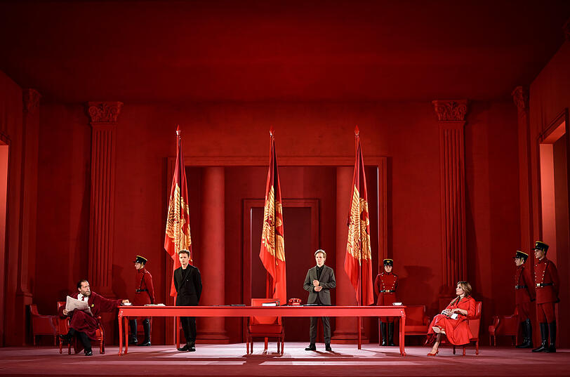 Julius Caesar (Andreas Richter) mit seiner Frau (Barbara Schuster).