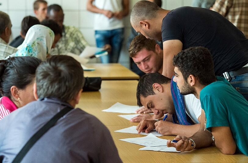 Bayerische Familienunternehmer fordern, dass Asylbewerber schneller Zutritt zum deutschen Arbeitsmarkt erhalten