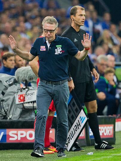 Fußballspruch des Jahres 2016: "Ich habe dem Linienrichter meine Brille angeboten. Aber auch das hat er nicht gesehen." Peter Stöger,damals Trainer beim 1. FC Köln, nach der 0:1-Niederlage gegen Hannover 96, das den Siegtreffer per Handspiel erzielte.