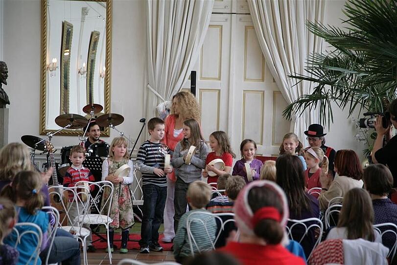 Beim Kinderkonzert am 4. September musizieren die Kleinen gemeinsam mit Claudia Sommer.